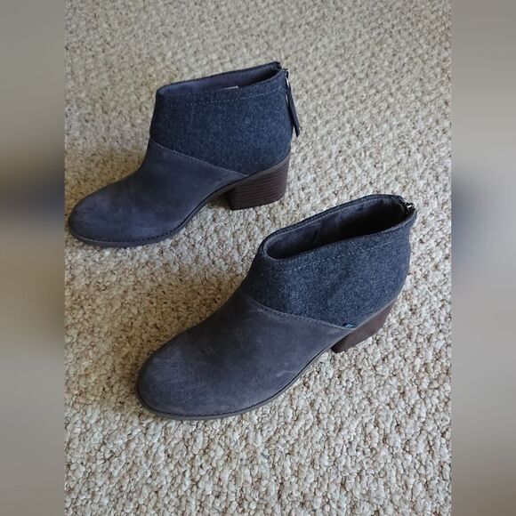 Toms Gray Suede Wool Blend Stacked Heel Ankle Bootie size 8 - Picture 1 of 15